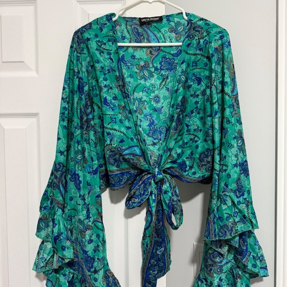 Top with butterfly sleeves - Picture 2 of 3